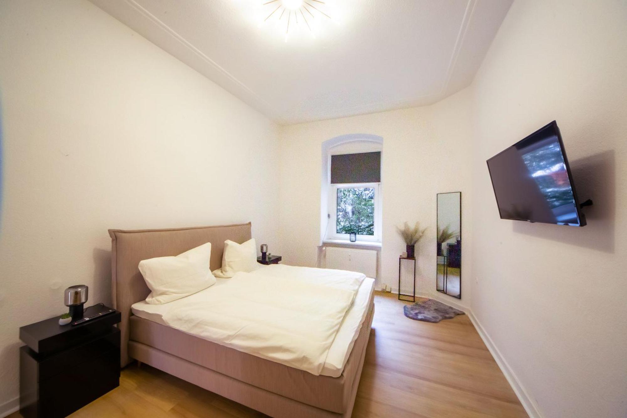 Massagesessel, King-Sized Bed, Billardtisch, 2 Couches Daire Berlin Dış mekan fotoğraf