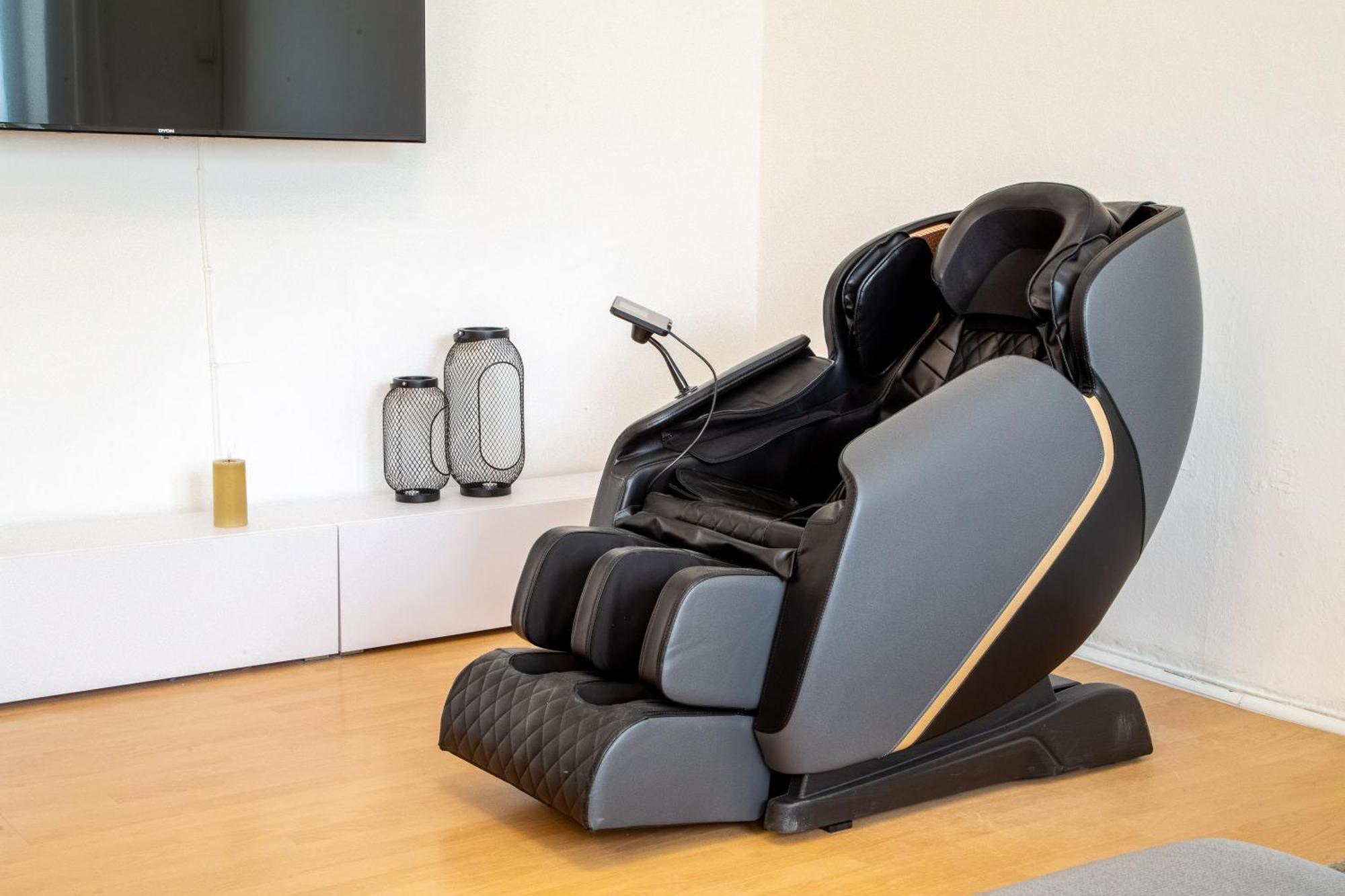 Massagesessel, King-Sized Bed, Billardtisch, 2 Couches Daire Berlin Dış mekan fotoğraf