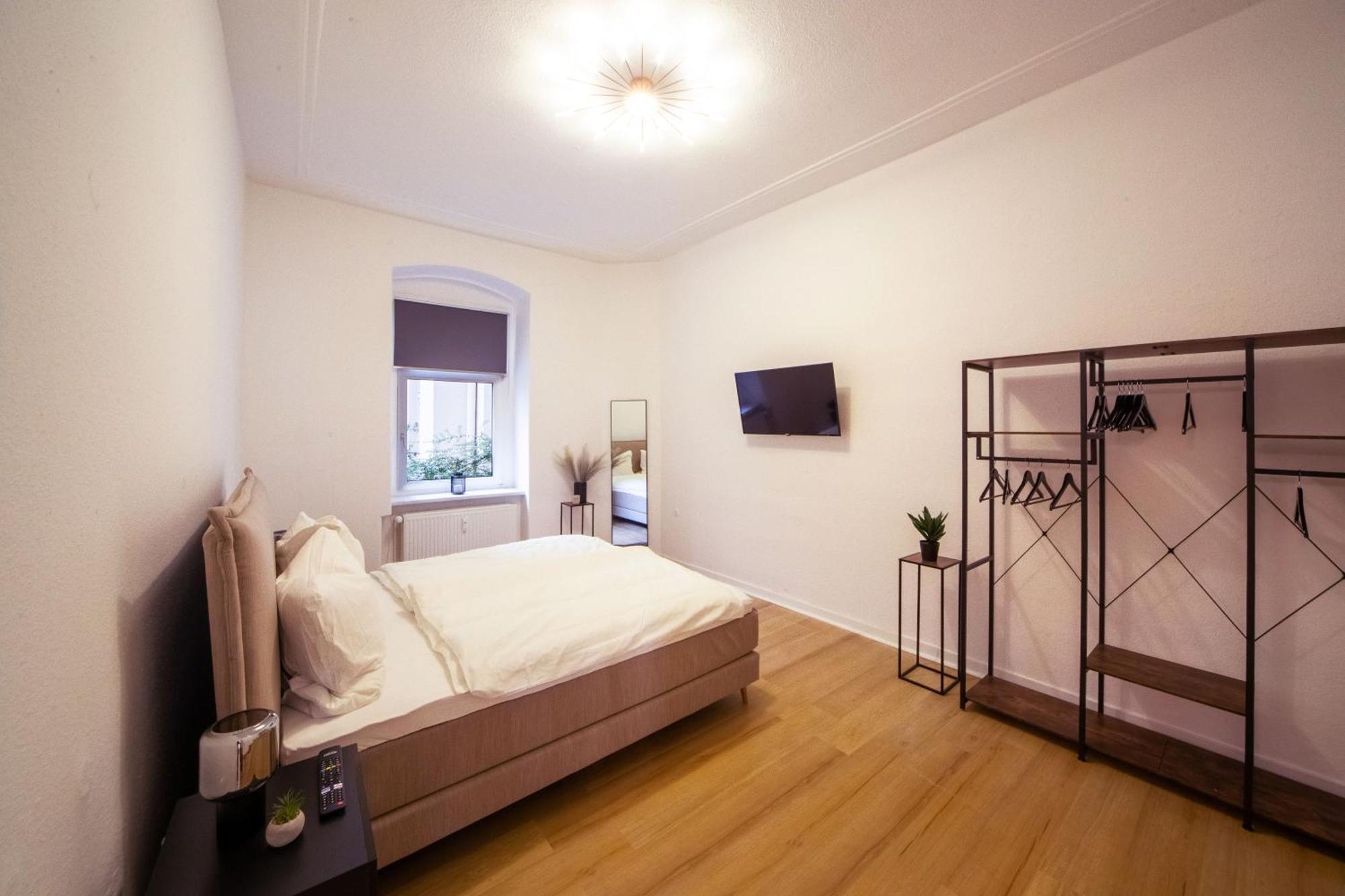 Massagesessel, King-Sized Bed, Billardtisch, 2 Couches Daire Berlin Dış mekan fotoğraf