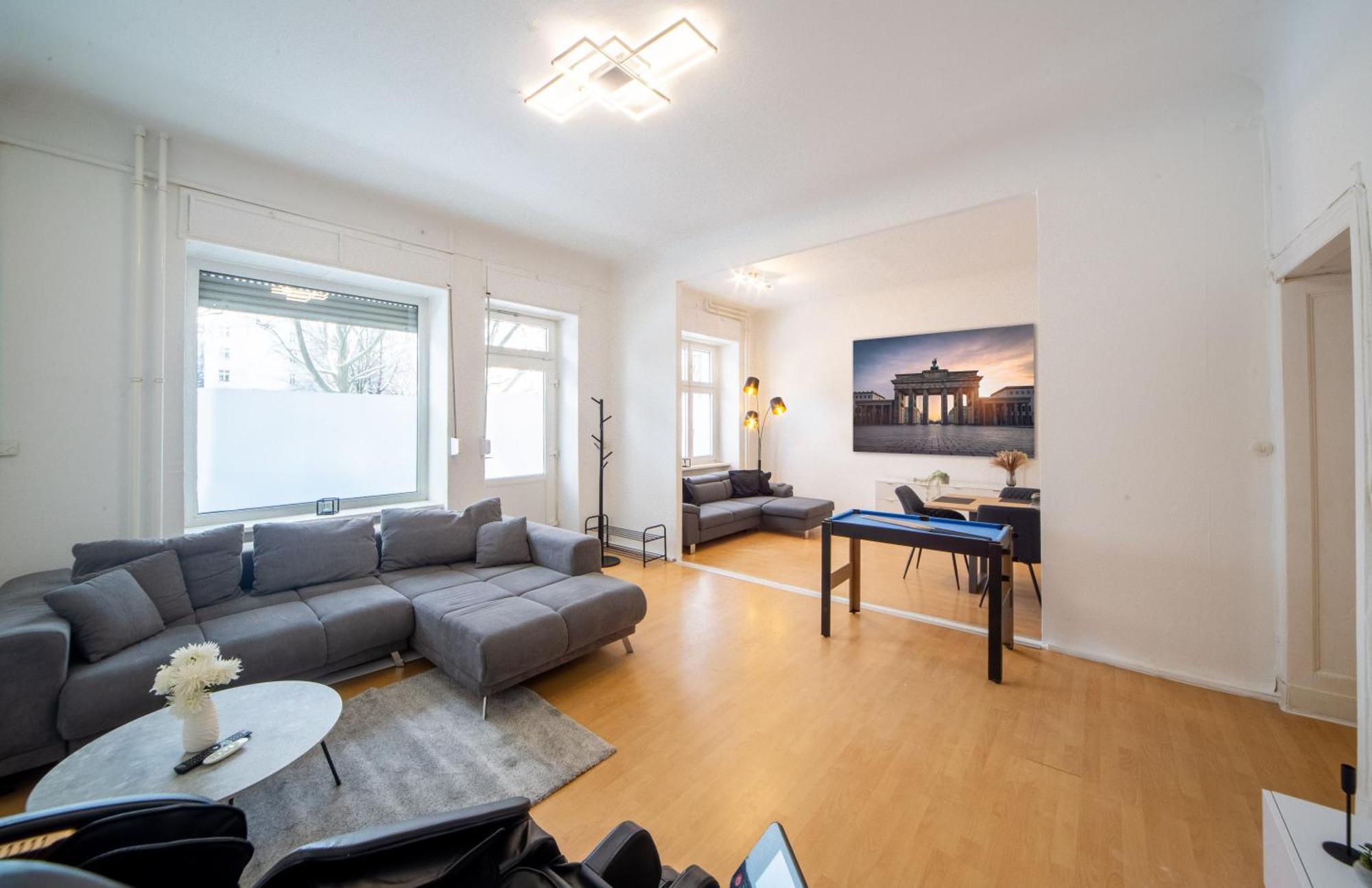 Massagesessel, King-Sized Bed, Billardtisch, 2 Couches Daire Berlin Dış mekan fotoğraf