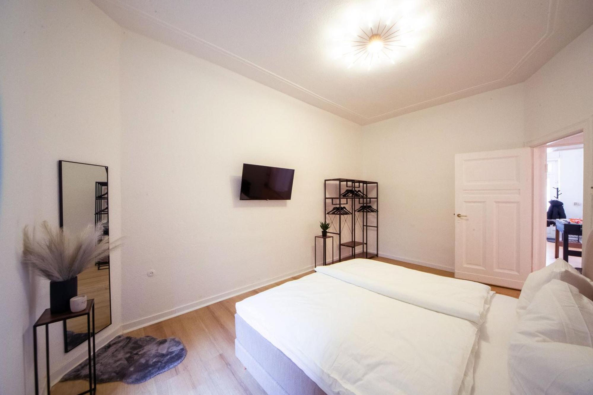 Massagesessel, King-Sized Bed, Billardtisch, 2 Couches Daire Berlin Dış mekan fotoğraf